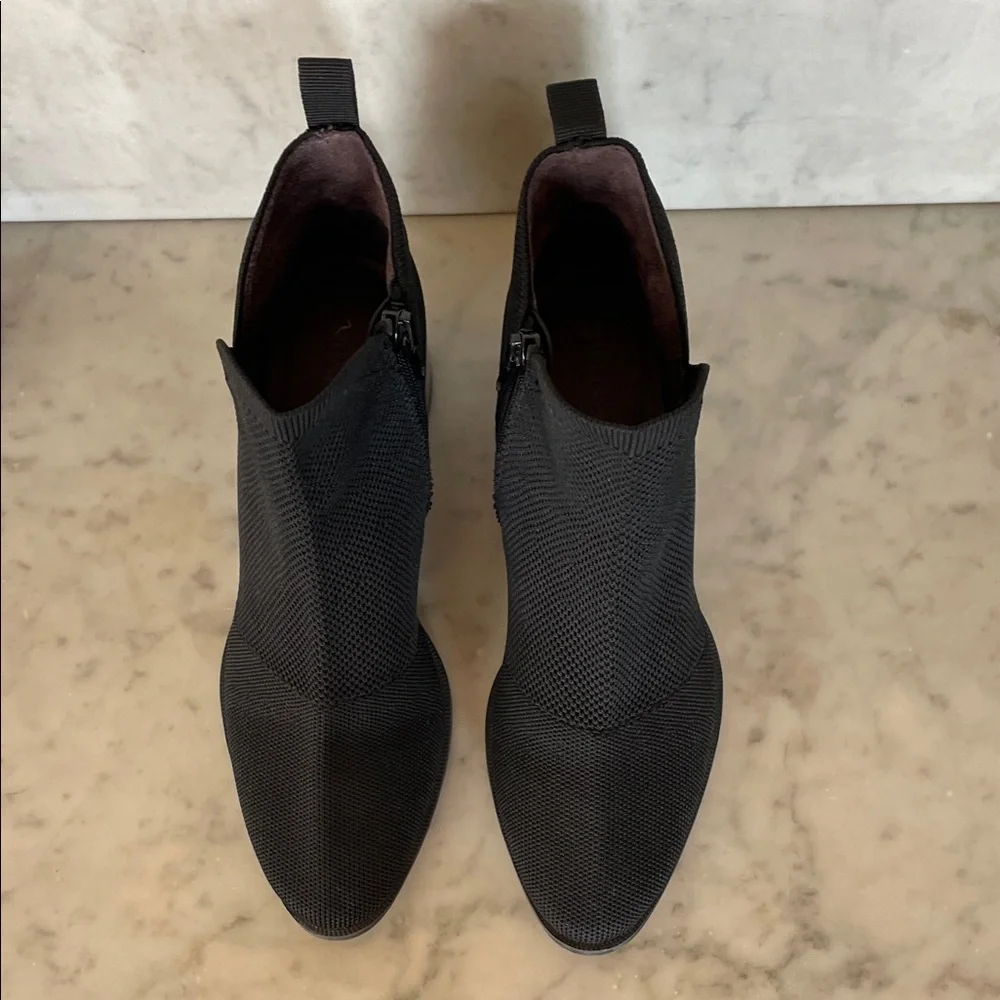 LIFE STRIDE Destined Black Ankle Boots Fabric Upper Zip Side